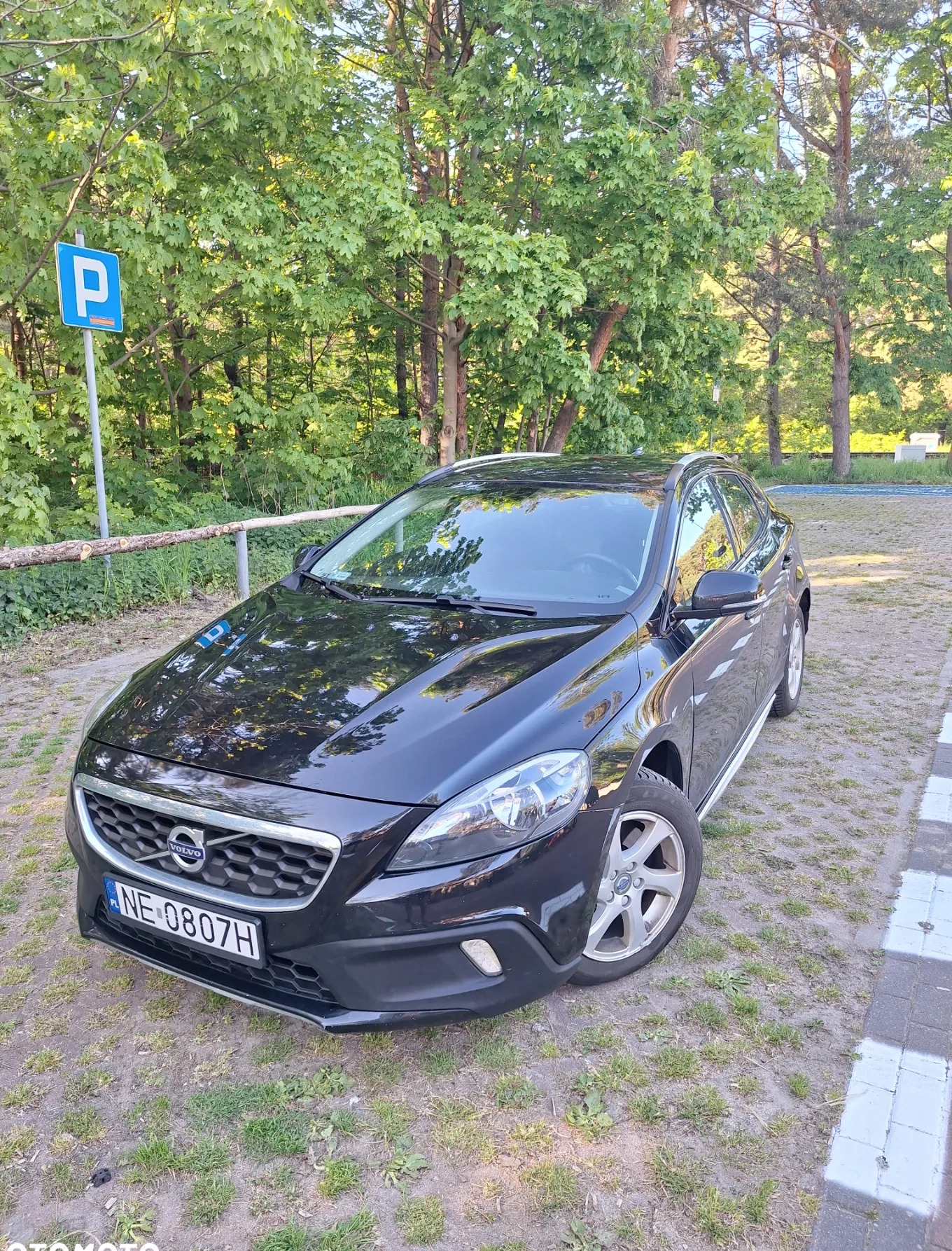 Volvo V40 cena 56900 przebieg: 132000, rok produkcji 2016 z Gdynia małe 254